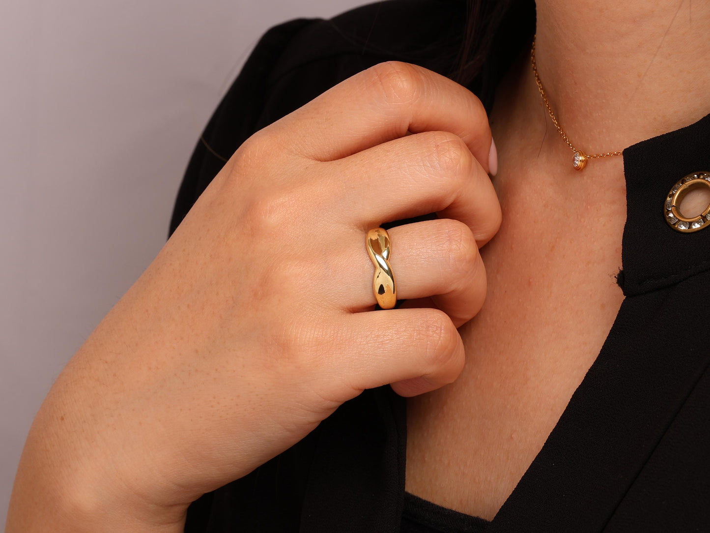 14K Gold Twist Ring – Minimalist Polished Band, Elegant and Comfortable Everyday Ring, Solid Gold Statement Jewelry, Modern Gold Gift Idea