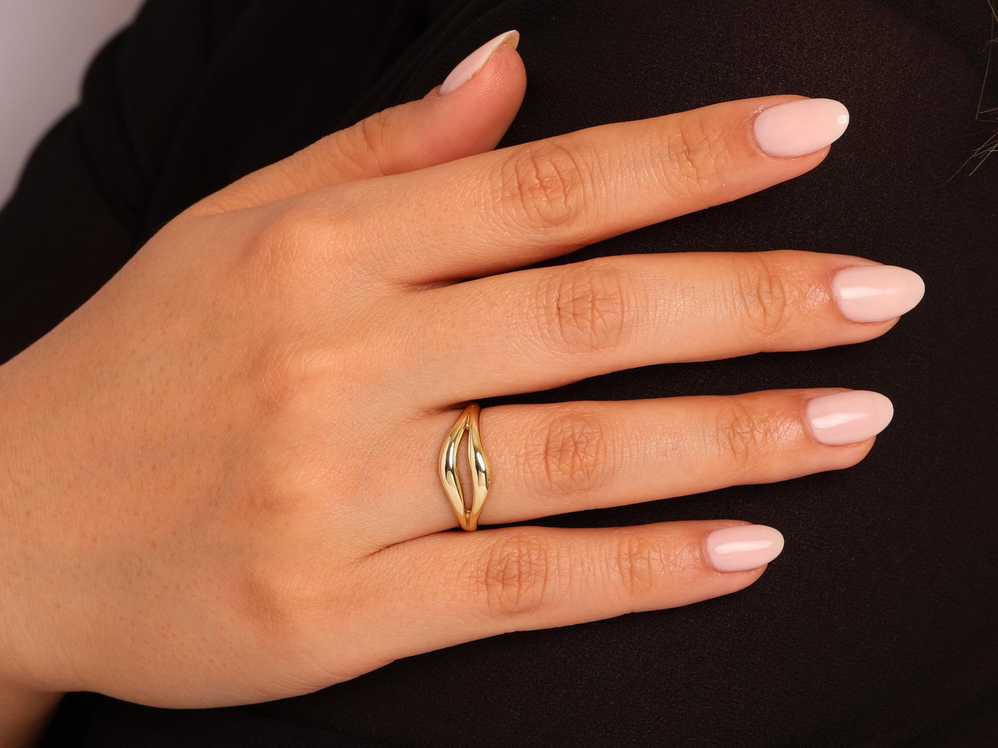 Elegant 14K Gold Twist Ring for Women, Minimalist Solid Gold Statement Ring, Dainty Everyday Jewelry, Timeless Gift Idea