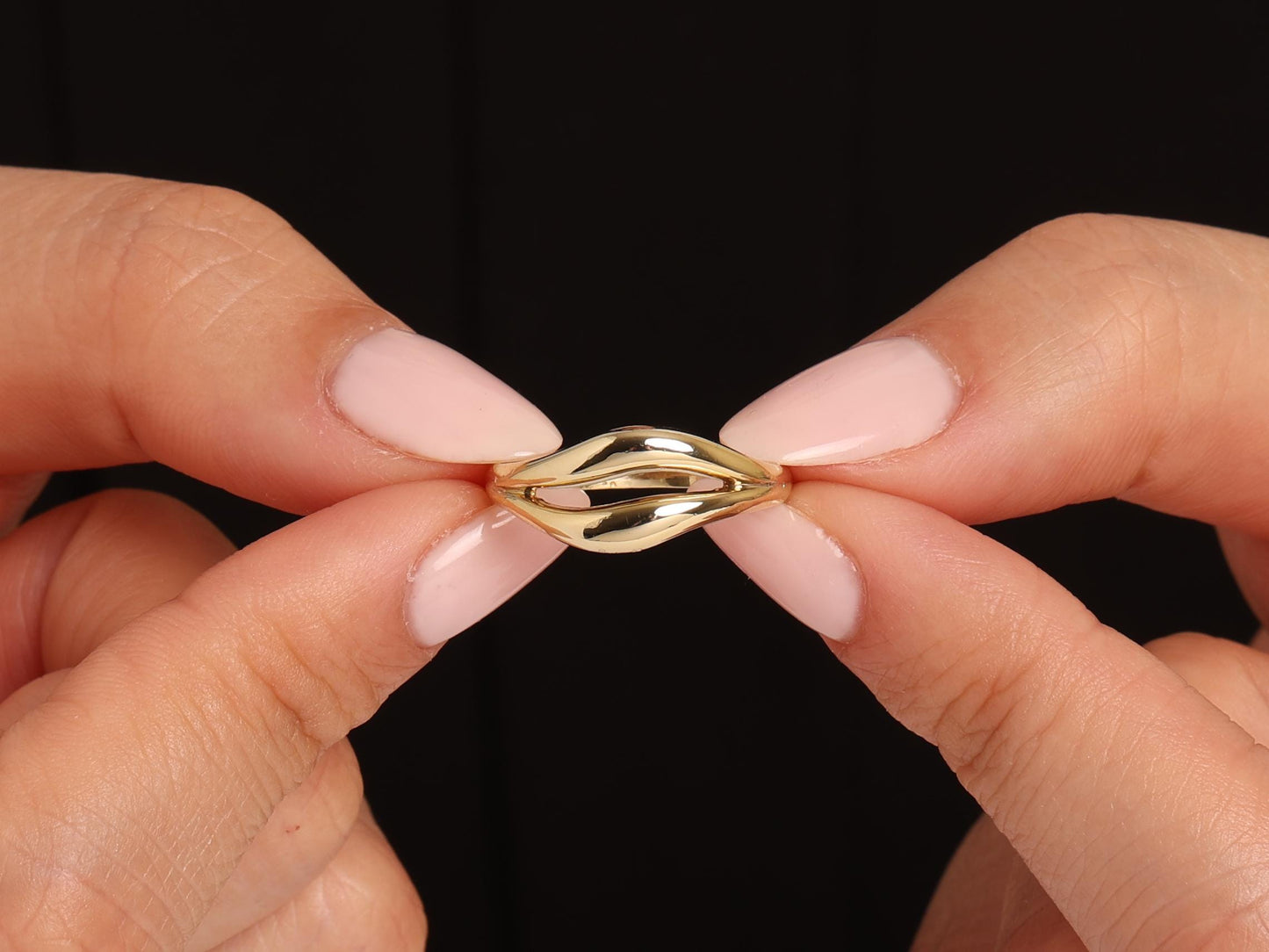 Elegant 14K Gold Twist Ring for Women, Minimalist Solid Gold Statement Ring, Dainty Everyday Jewelry, Timeless Gift Idea