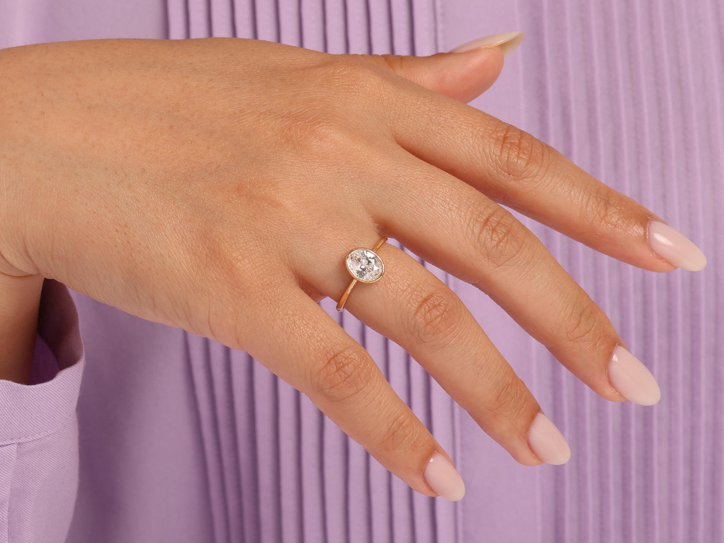 14K Gold Oval Diamond Ring – Minimalist Bezel-Set Lab Grown Stone in Solid Gold, Elegant Modern Band for Everyday Wear and Meaningful Gifts