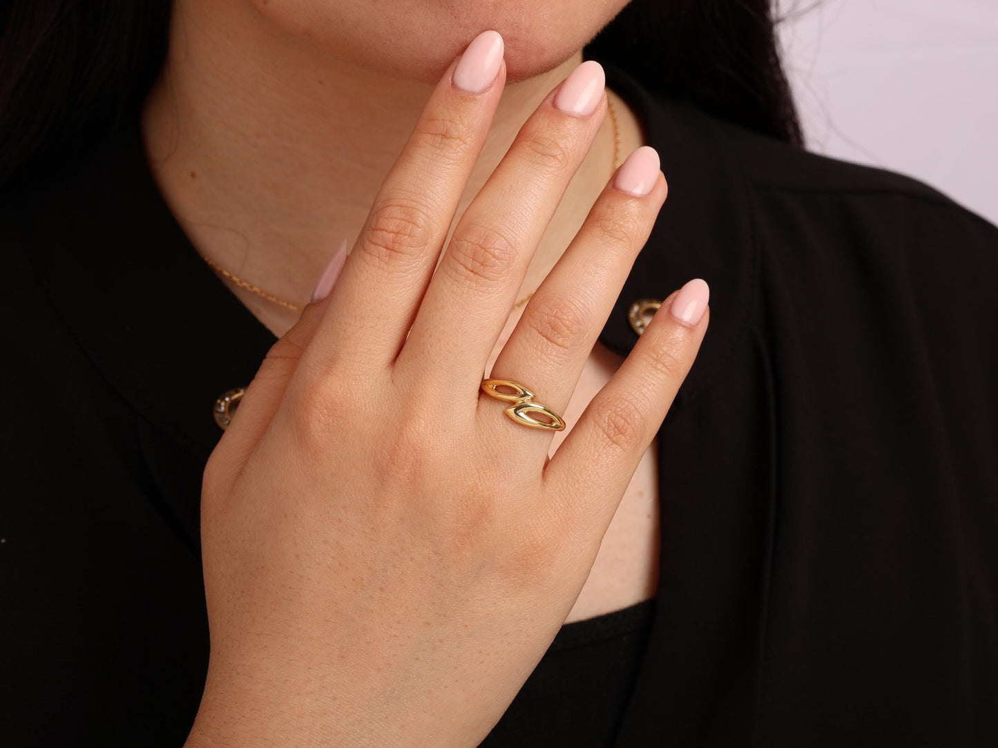 Solid 14K Gold Ring with Linked Chain Design, Chic, Modern, and Lightweight Jewelry for Daily Elegance, Minimalist Dainty Chain Design