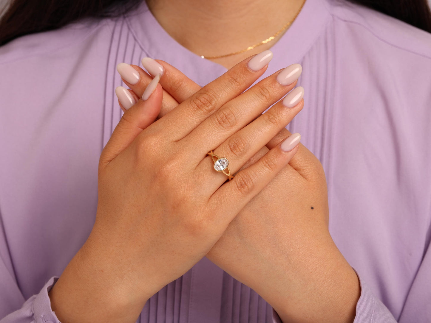 14K Gold Oval Diamond Ring – Twisted Bezel-Set Lab Grown Stone in Solid Gold, Elegant Modern Band for Everyday Wear and Meaningful Gifts