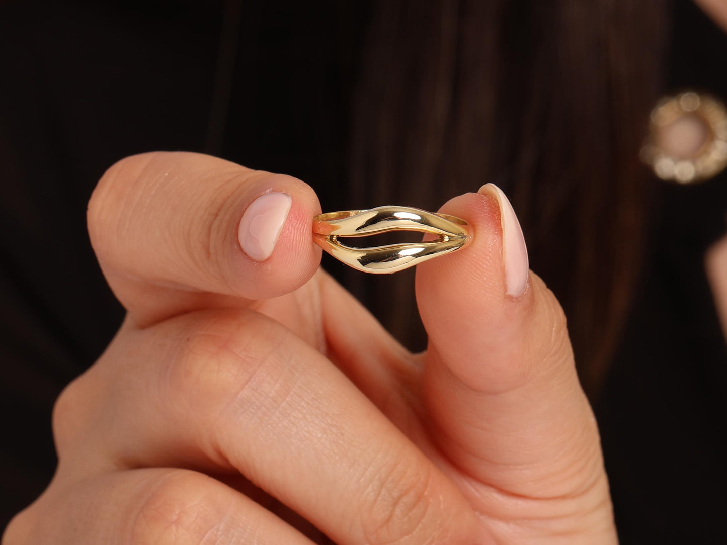 Elegant 14K Gold Twist Ring for Women, Minimalist Solid Gold Statement Ring, Dainty Everyday Jewelry, Timeless Gift Idea