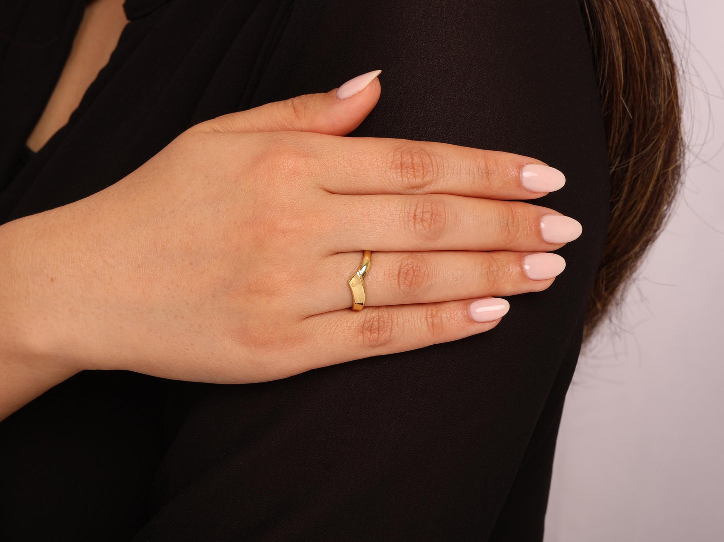 14K Solid Gold Wave Ring, Dainty Curved Band for Women, Elegant Handmade Band for Her,Modern Minimal Jewelry for Daily Wear or Special Gifts