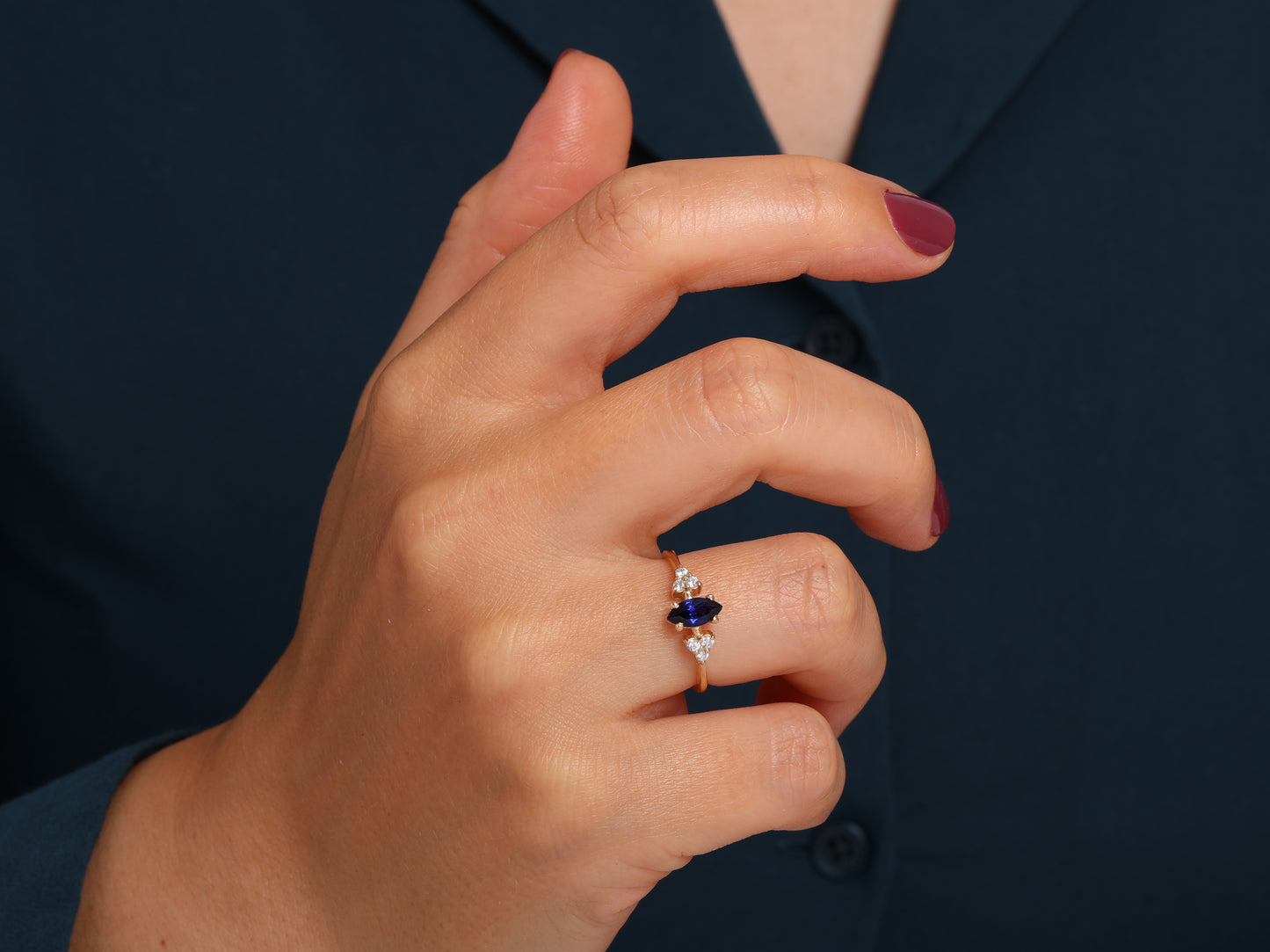 EMERALD MARQUISE CLUSTER RING IN GOLD