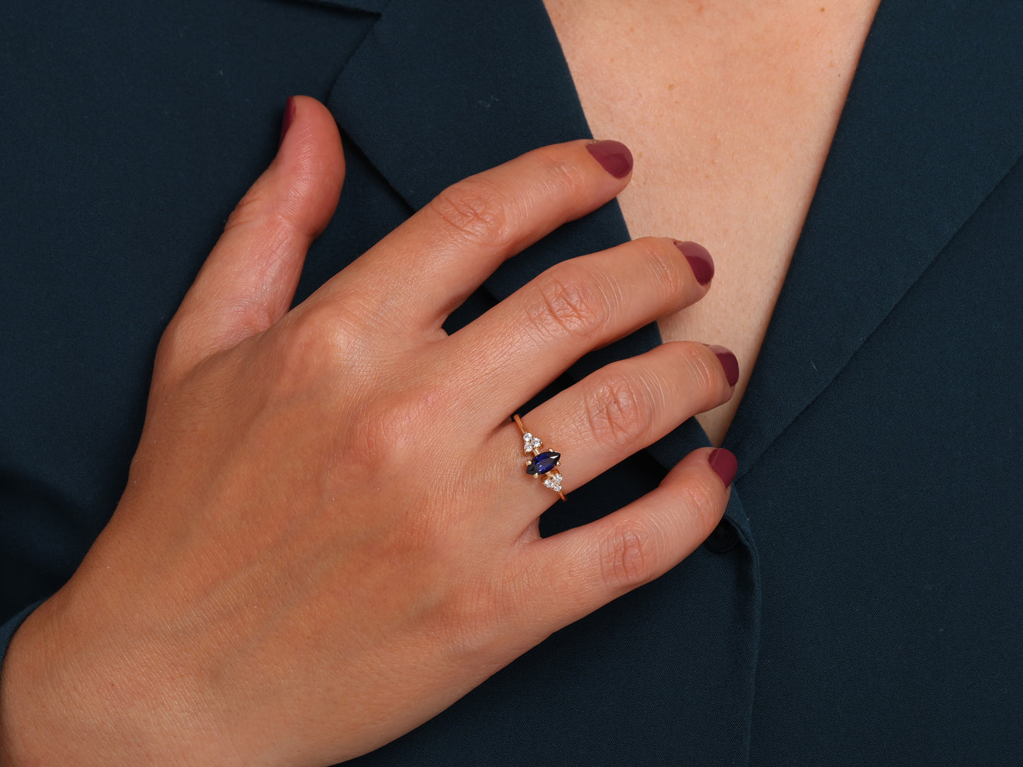 EMERALD MARQUISE CLUSTER RING IN GOLD