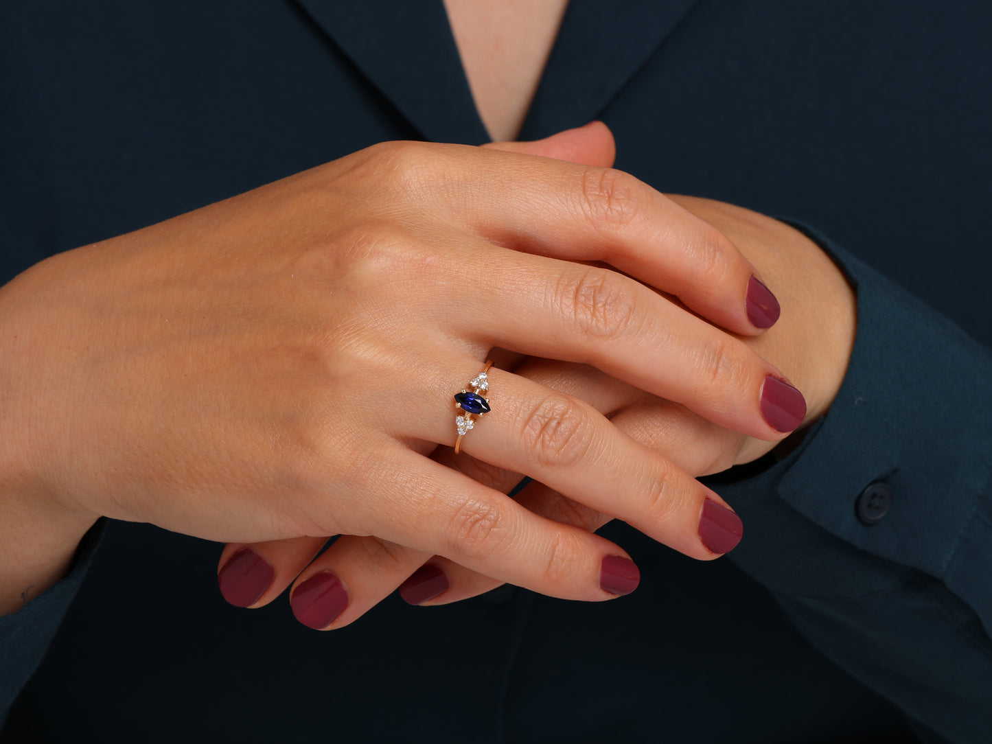 EMERALD MARQUISE CLUSTER RING IN GOLD