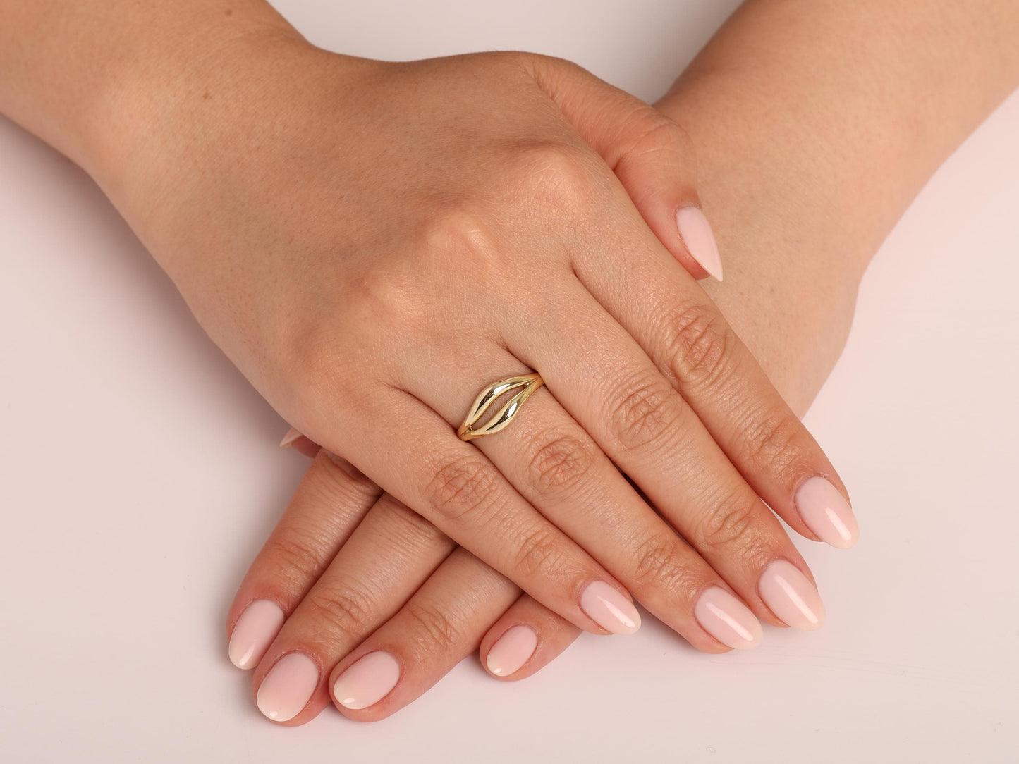Elegant 14K Gold Twist Ring for Women, Minimalist Solid Gold Statement Ring, Dainty Everyday Jewelry, Timeless Gift Idea