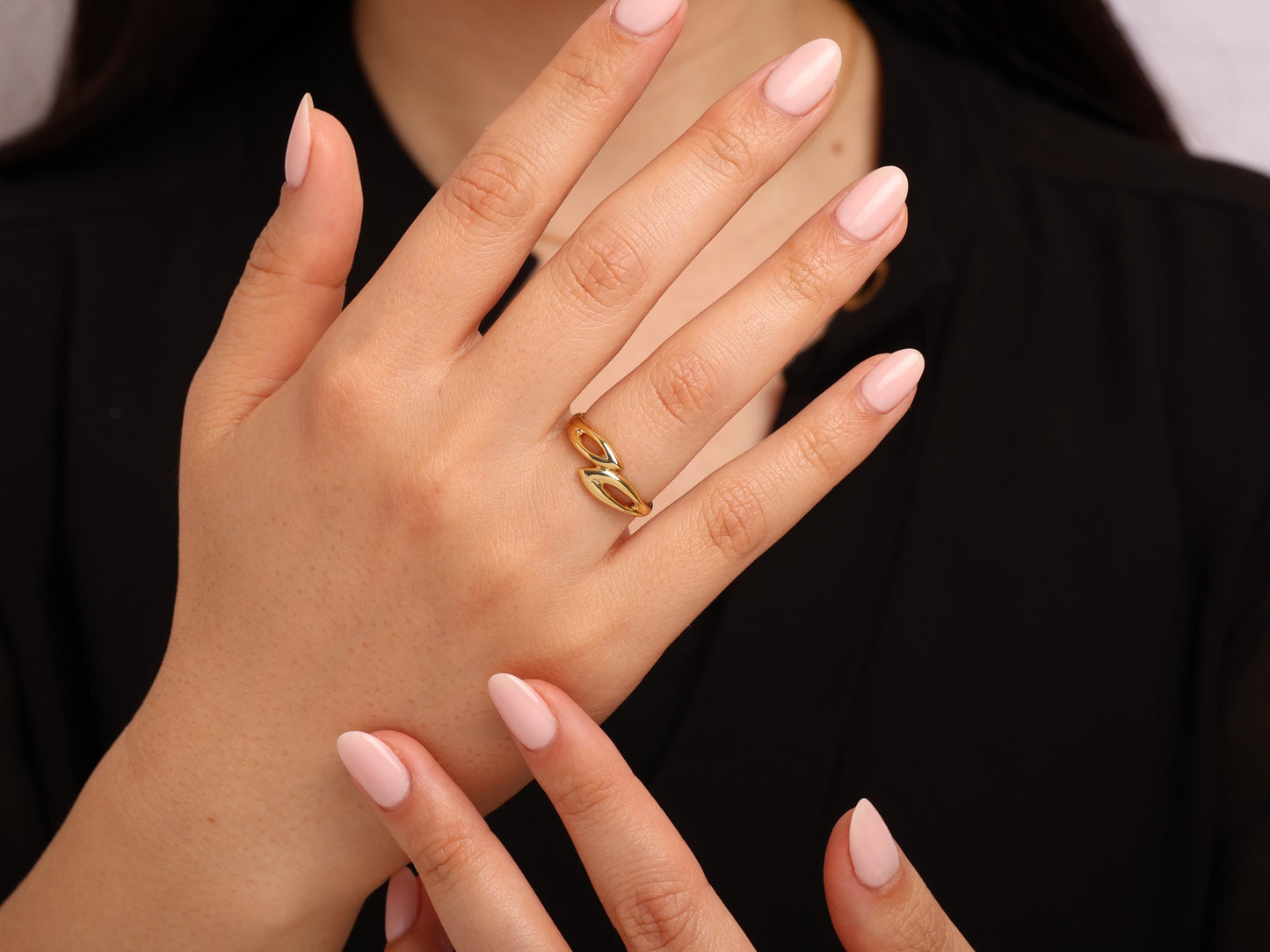 Solid 14K Gold Ring with Linked Chain Design, Chic, Modern, and Lightweight Jewelry for Daily Elegance, Minimalist Dainty Chain Design