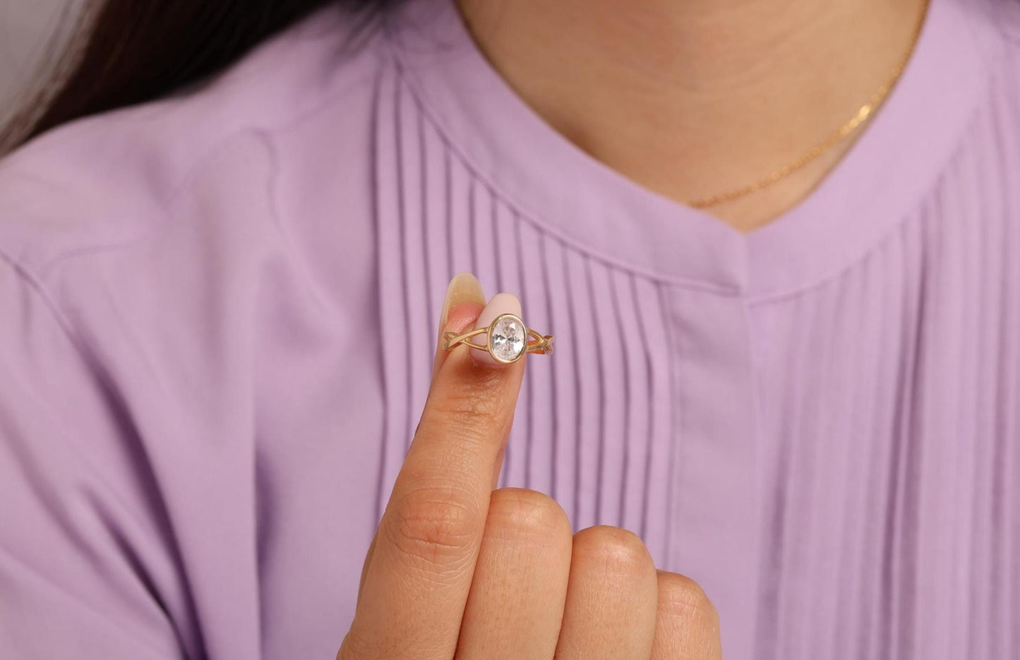 14K Gold Oval Diamond Ring – Twisted Bezel-Set Lab Grown Stone in Solid Gold, Elegant Modern Band for Everyday Wear and Meaningful Gifts