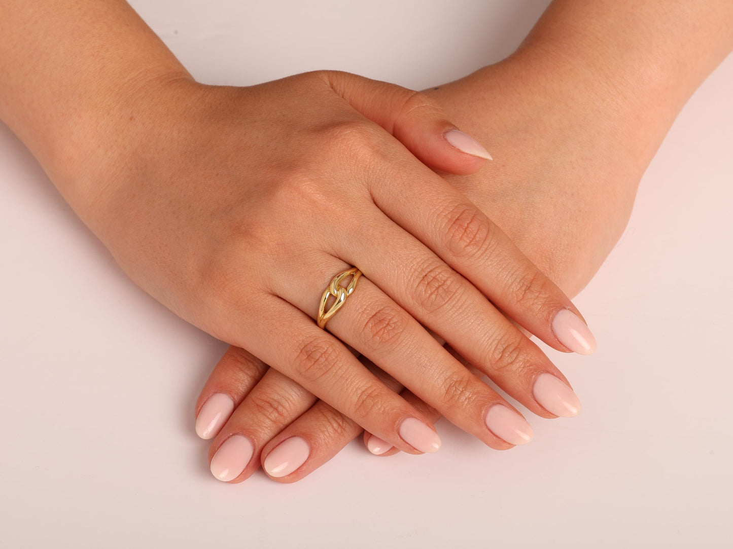 Dainty Linked Design 14K Real Gold Ring, Lightweight and Stylish Modern Gold Band for Daily Wear, Elegant 14K Gold Linked Ring for Women