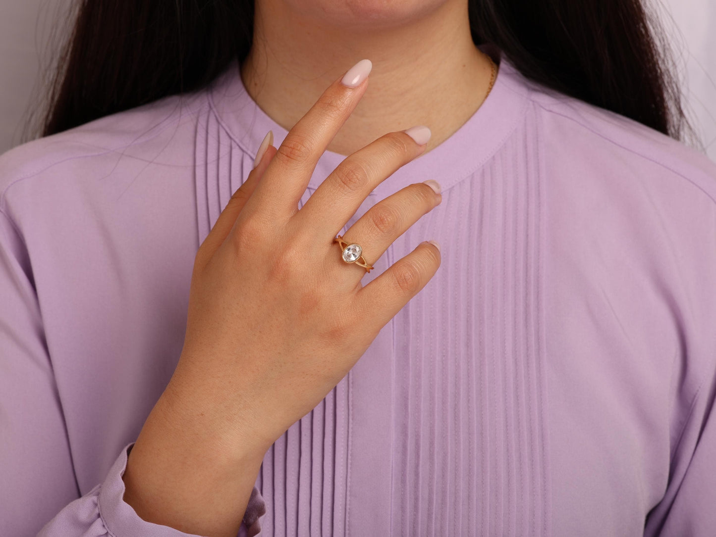 14K Gold Oval Diamond Ring – Twisted Bezel-Set Lab Grown Stone in Solid Gold, Elegant Modern Band for Everyday Wear and Meaningful Gifts