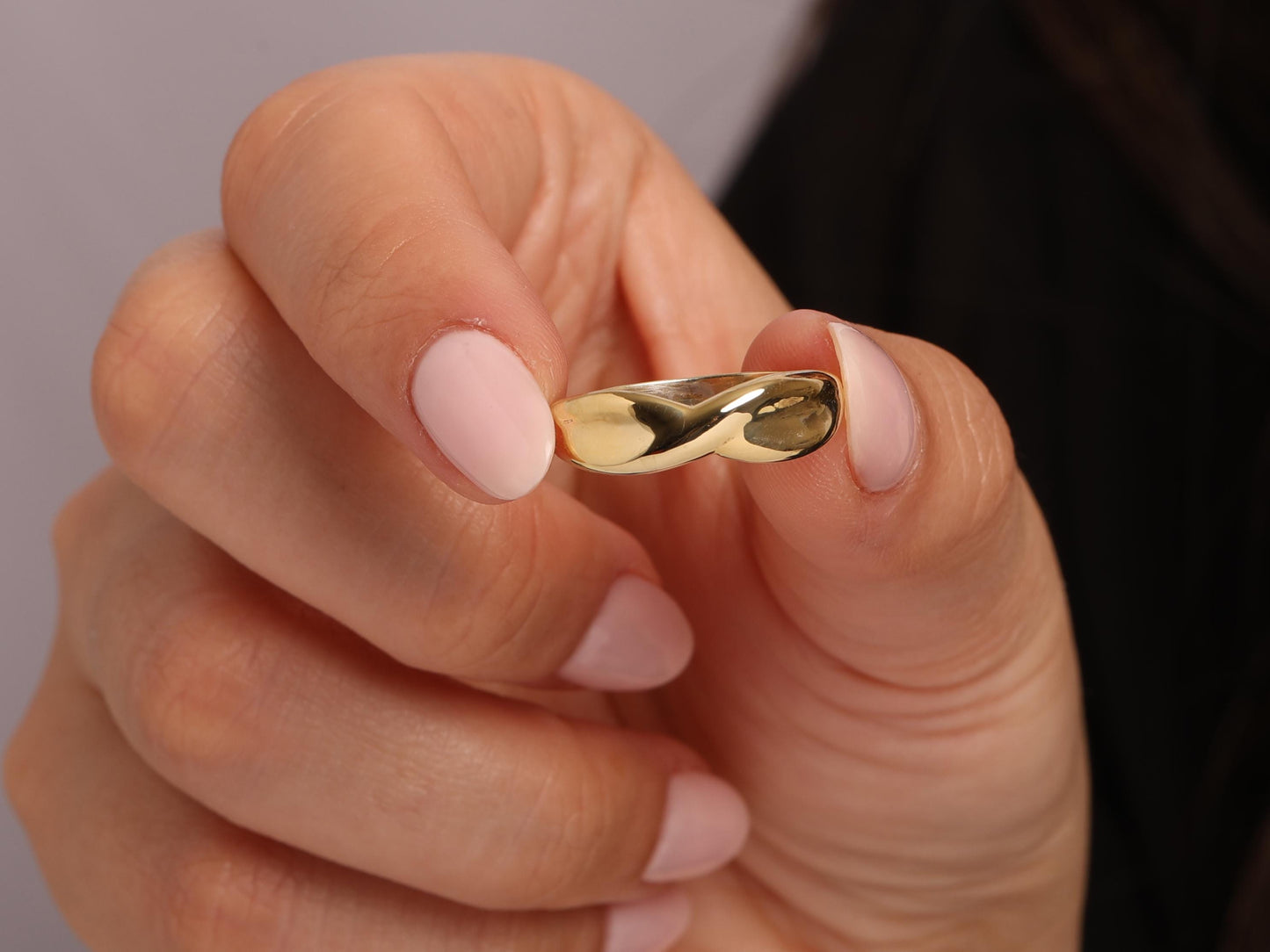 14K Gold Twist Ring – Minimalist Polished Band, Elegant and Comfortable Everyday Ring, Solid Gold Statement Jewelry, Modern Gold Gift Idea