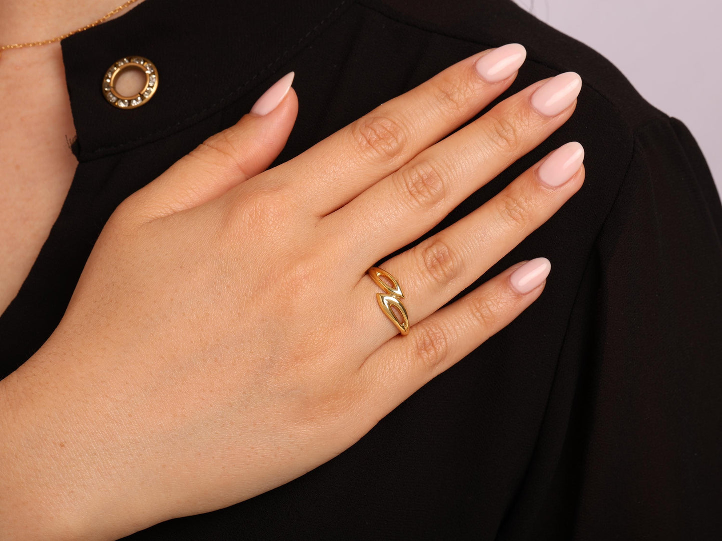 Solid 14K Gold Ring with Linked Chain Design, Chic, Modern, and Lightweight Jewelry for Daily Elegance, Minimalist Dainty Chain Design