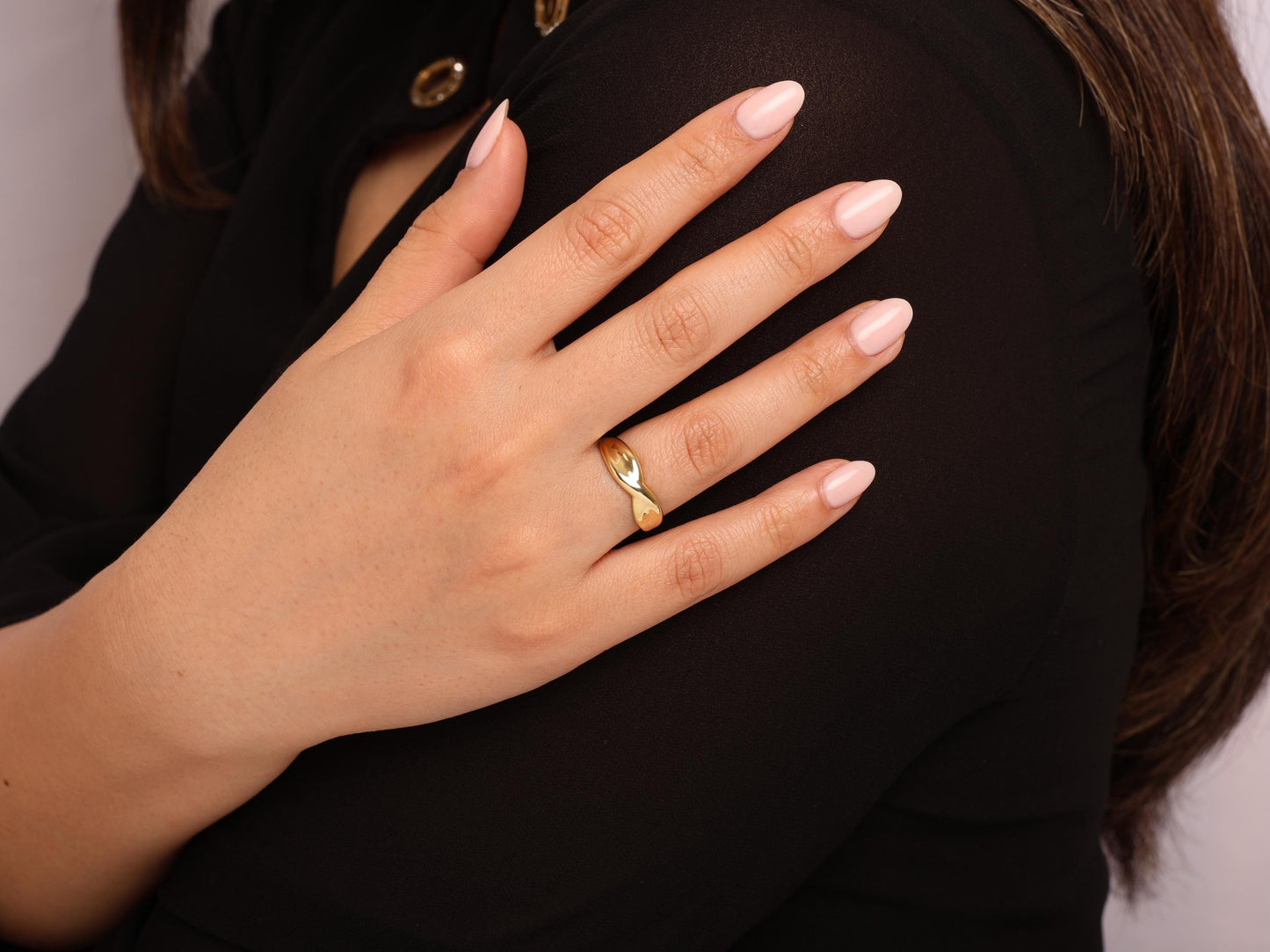 14K Gold Twist Ring – Minimalist Polished Band, Elegant and Comfortable Everyday Ring, Solid Gold Statement Jewelry, Modern Gold Gift Idea