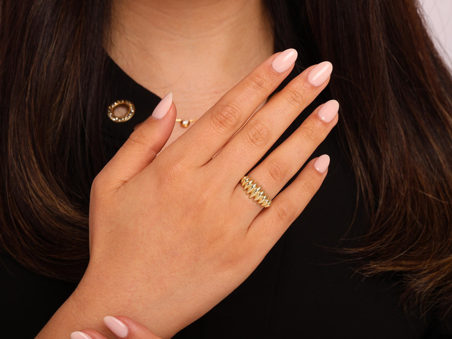 Elegant 14K Gold Dome Ring – Modern Textured Stackable Band, Unique Sculptural Gold Jewelry Gift – Bold Everyday Statement Ring