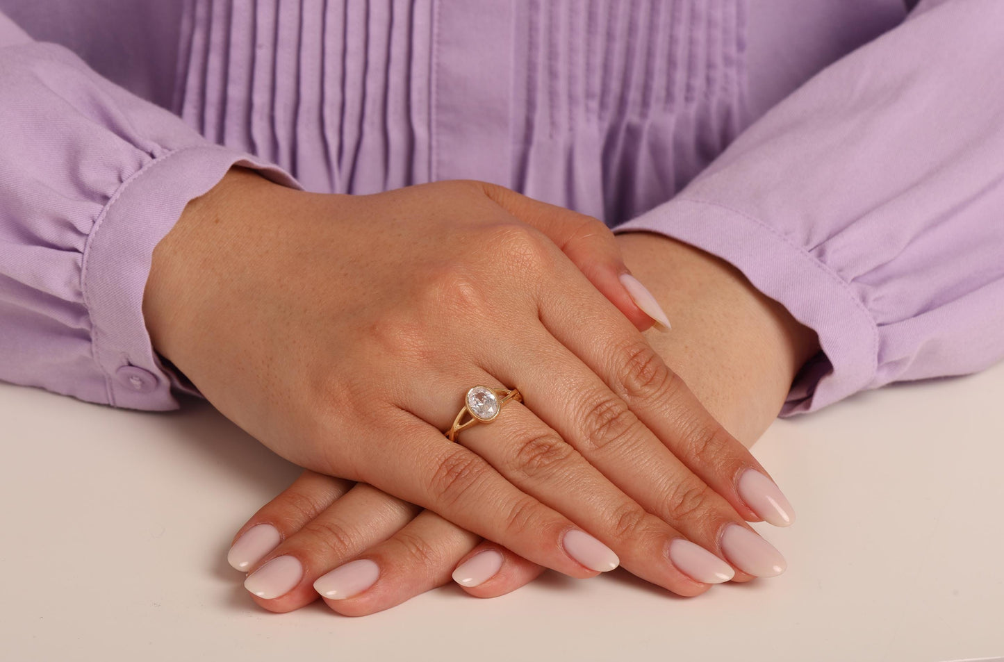 14K Gold Oval Diamond Ring – Twisted Bezel-Set Lab Grown Stone in Solid Gold, Elegant Modern Band for Everyday Wear and Meaningful Gifts