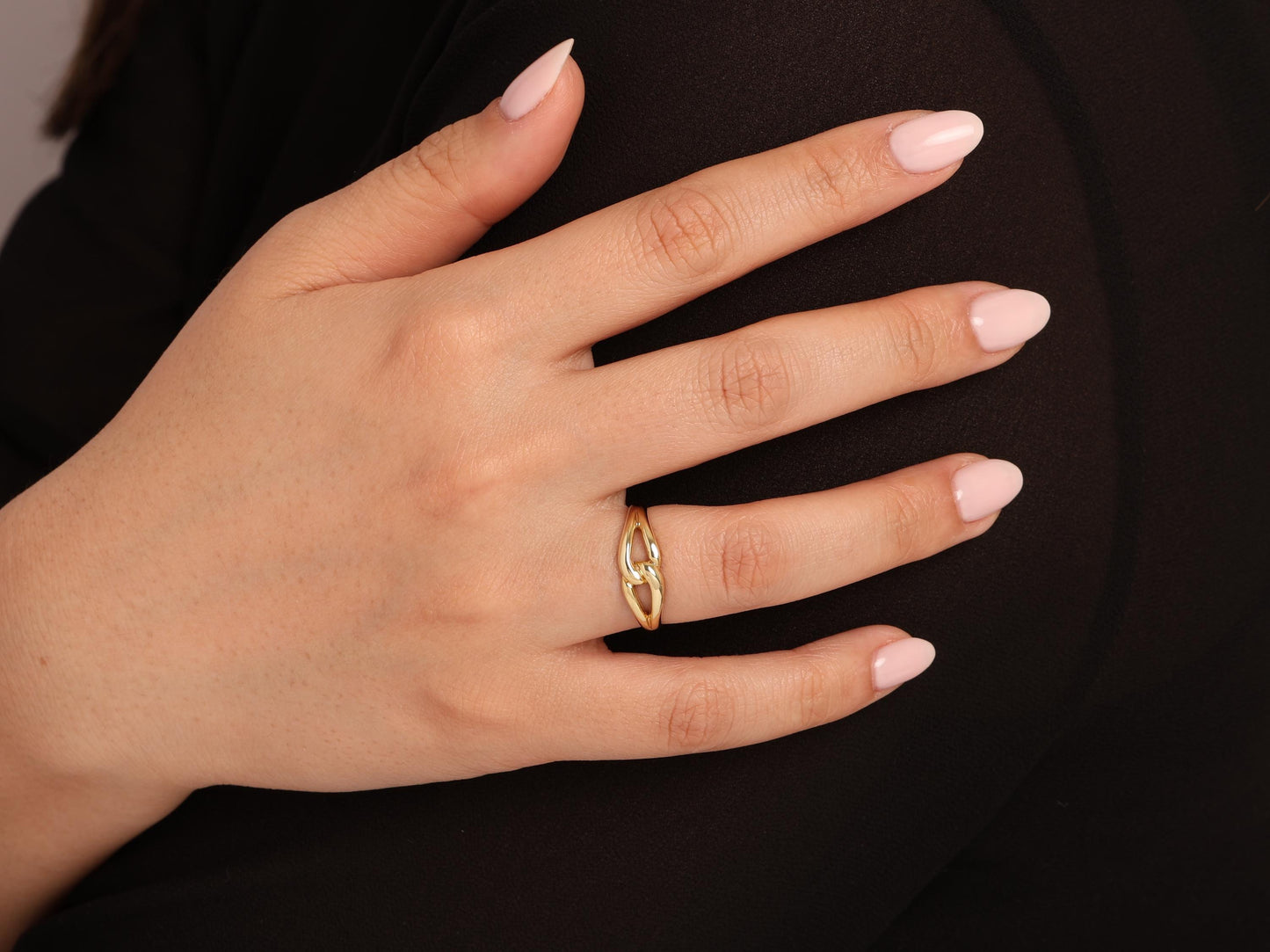 Dainty Linked Design 14K Real Gold Ring, Lightweight and Stylish Modern Gold Band for Daily Wear, Elegant 14K Gold Linked Ring for Women