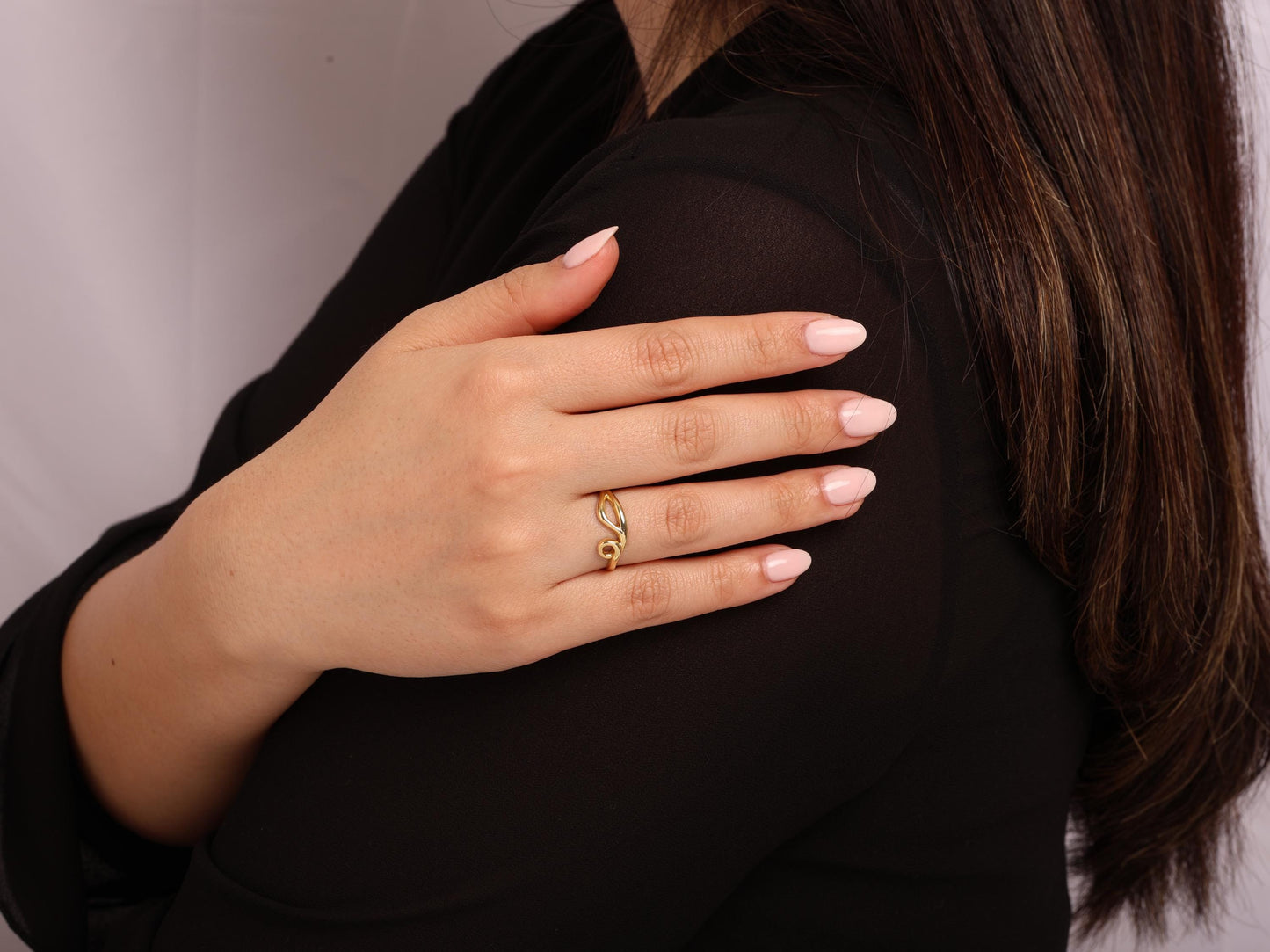 Minimal 14K Gold Twist Ring, Modern and Sleek Curved Band for Women, Dainty Solid Gold Ring for Stack or Solo Wear, Lightweight Gift Idea