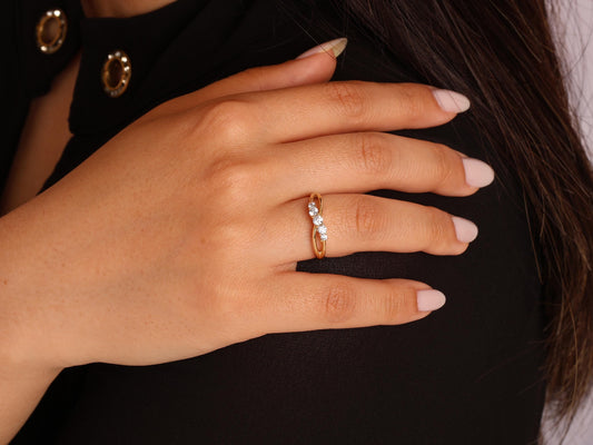 14K Gold Twist Diamond Ring – Lab Grown Five-Stone Band with Round Diamonds, Dainty Stacking or Promise Ring, Solid Gold Jewellery for Her